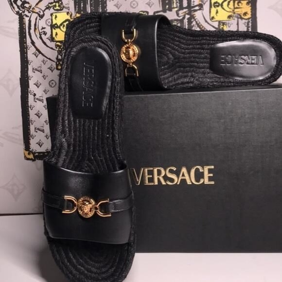 New Authentic Versace Designer Leather Slides – Iconic Gold Logo - Picture 9 of 11